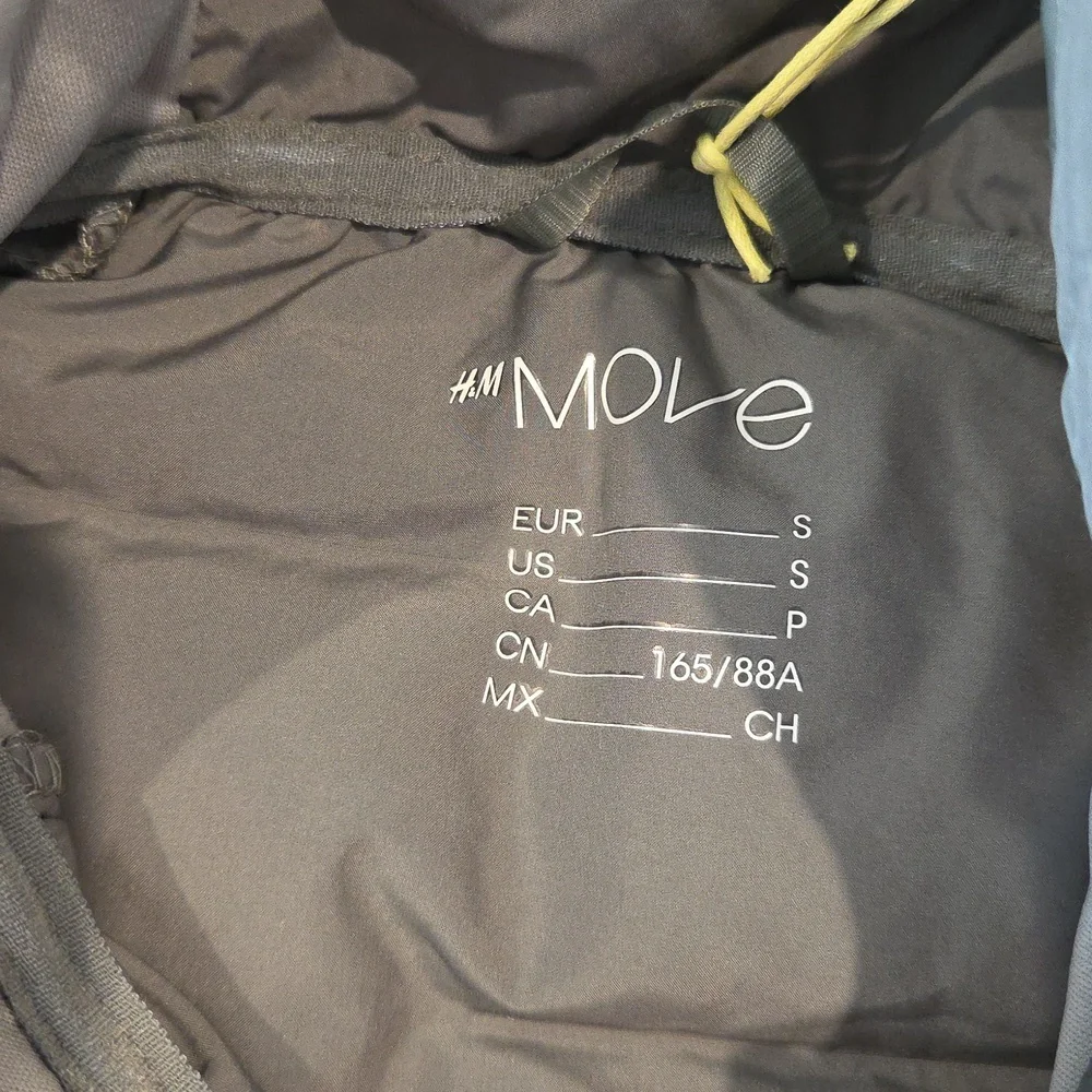 H&M Move Jacket - Picture 3 of 3